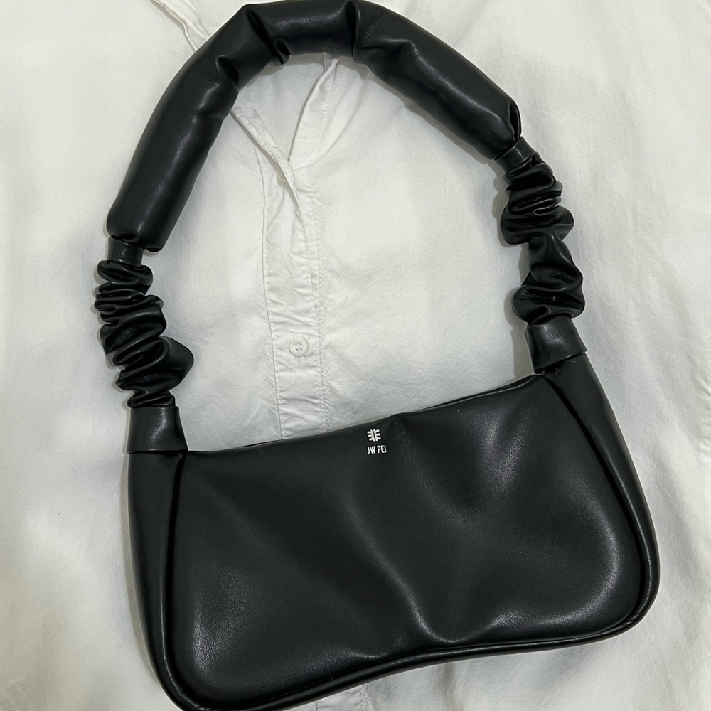 Viral JW PEI Alison Vegan Leather Handbag